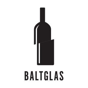 와인병이 가운데에서 빗금으로 잘려있는 발트글라스 로고. 아래에 BALTGLAS 로 글씨가 쓰여있다